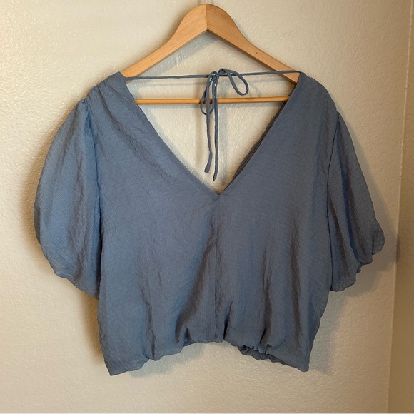 NWT, ASTR The Label Textured Tie Back Puff Sleeve V-Neck Cropped Blue Blouse, XL - Picture 5 of 6